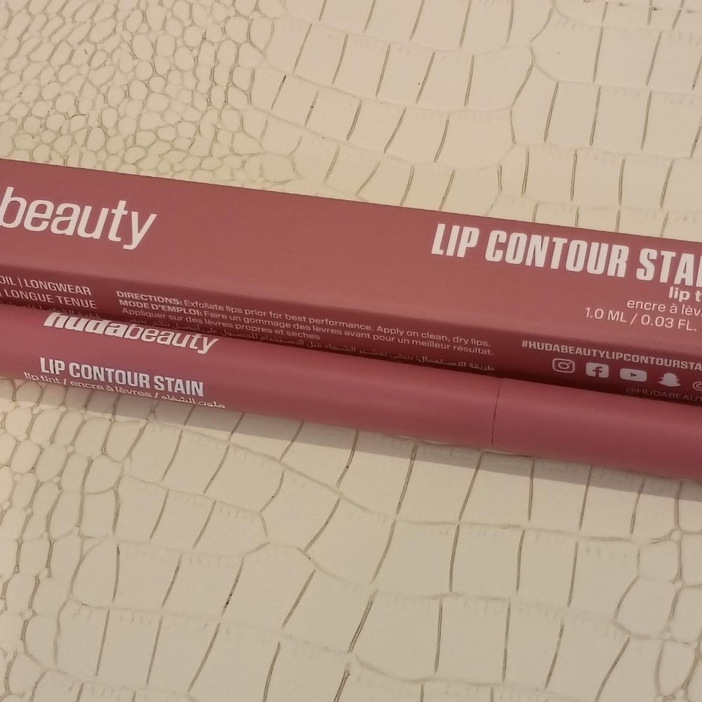 HUDA ROSEWOOD LIP STAIN - Picture 1 of 3